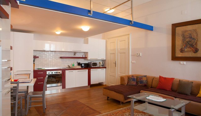 Vesna Tour As/Attractive 1BR apartment in the center, free AC and WiFi