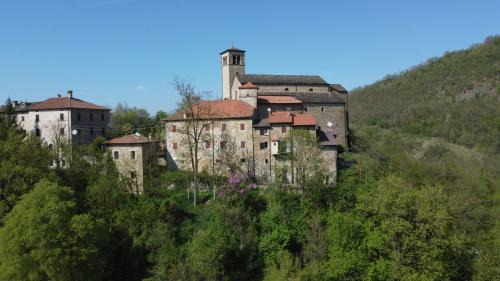 Via Castello Gombola 24