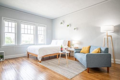 VIBES ON MAIN - Modern Chic Studio in Downtown