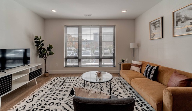 Vibrant 1bd/1ba Apt + Gym & Rooftop - Near Marist