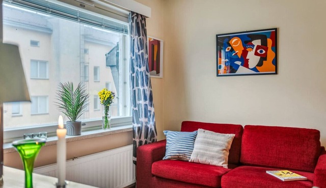Vibrant & Central w Netflix, WiFi, 200m tram/bus