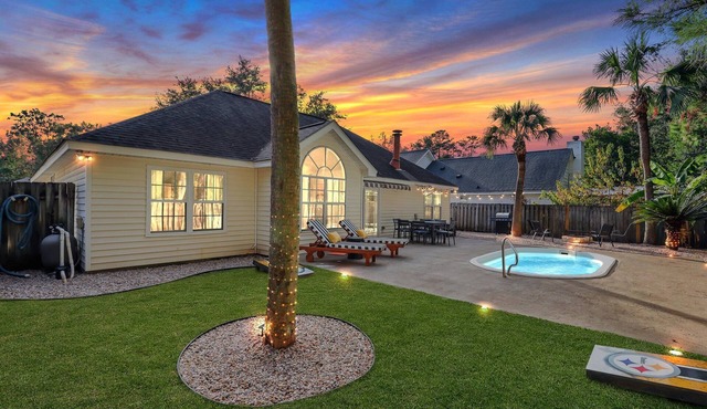 Vibrant Eclectic Escape: Game Room, Pool & Fire Pit — 9 Miles to Downtown