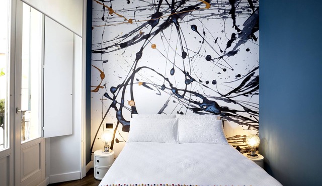 Vibrant Luxury Designer Apartment in Downtown