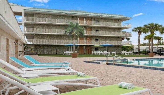 Vibrant Room w 2 DBL Beds Near Local Attractions & Restaurants
