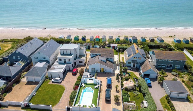 Vibrant Seafront Home With Seasonal Pool