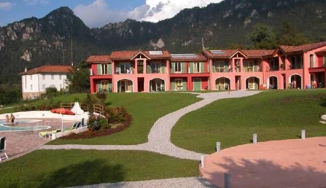 Vico Super - Two Bedroom Resort, Sleeps 6