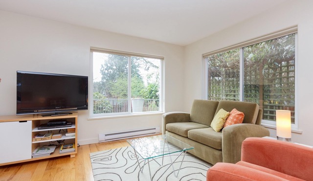 Victoria, ~BC~ - Fully Furnished-Self Contained Garden Suite