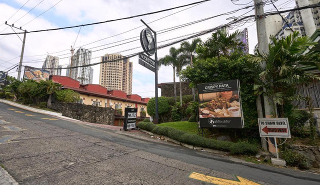 Victoria Court Suites - Pasig
