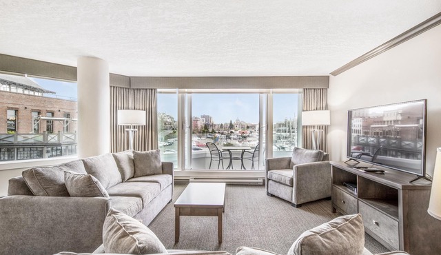 Victoria Regent Waterfront Hotel & Suites
