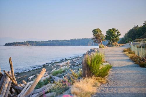 Victoria's Family Oceanside Retreat, brand new 2br basement