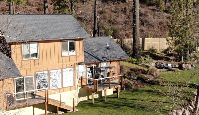 VidaViewResort.com: best riverfront value.