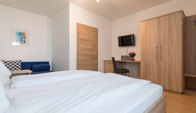 Vierbettzimmer mit Dusche, WC - Weingut & Gästehaus Markus Tschida