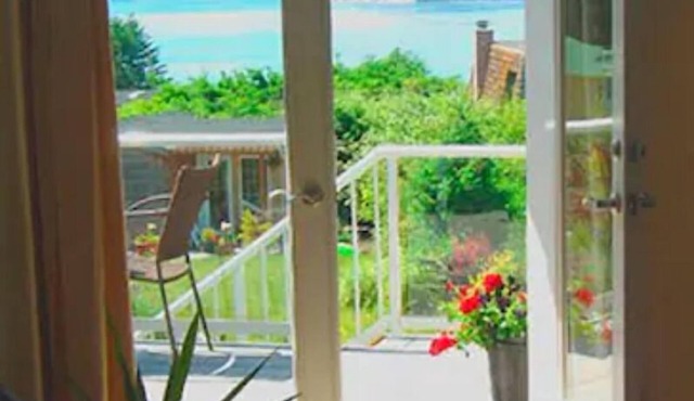 View Beach 'Library' Guest House for 3, Sunlight Beach access Whidbey Island