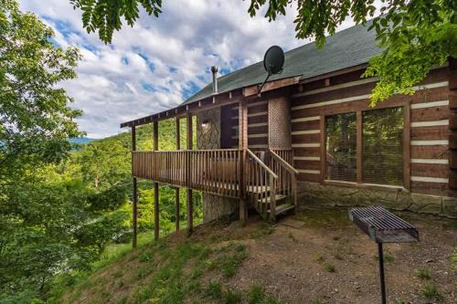 View! Private! Hot Tub,Pool Table,Fireplace,RELAX!