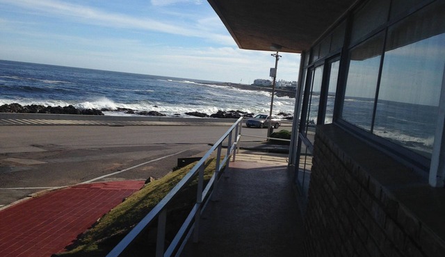 VIEW WONDERFUL beach-shops