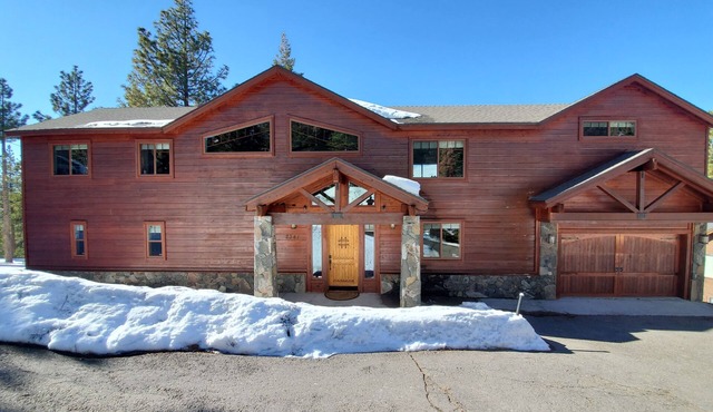 Views, Hot Tub, Game Room, Close To Casinos, Lake & Skiing