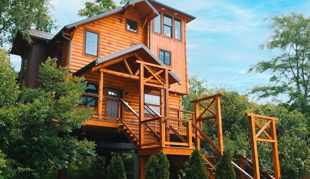 VIEWS! Skyview Treehouse @ Berlin Woods