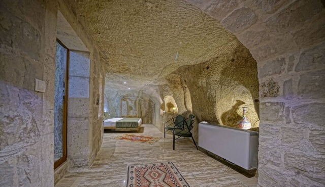 Vigneron Cave Hotel