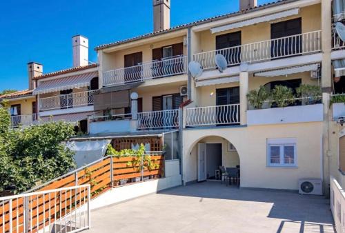 Vikis Place