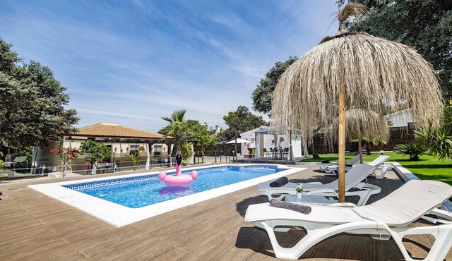 Villa Mis Raíces with Private Pool and Tropical Garden near Seville
