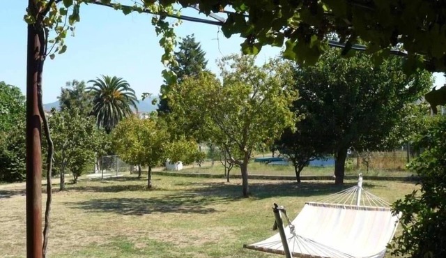 Vilagarcia De Arousa: House with garden, near the sea.