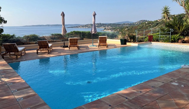Villa 10 people, pool, sea view, beach on foot