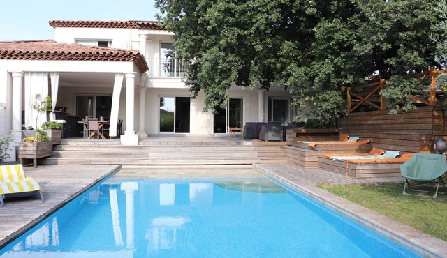 Villa 10min From the Sea, 10/12 People, Heated Pool