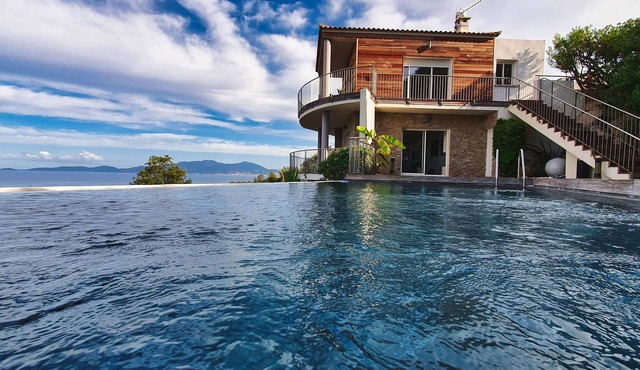 Villa 12 persons sea view gulf of Ajaccio 3 mn from the beach Swimming pool Jacuzzi