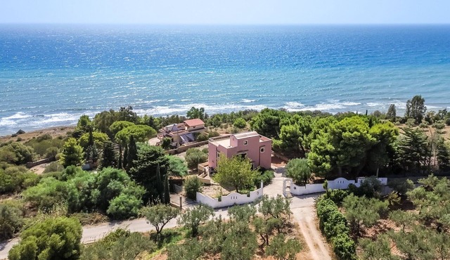 Villa 120 mt from the beach