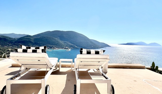 Villa 2 level, Get a 10%-25% discount ,Seafront lovely villa with private pool.