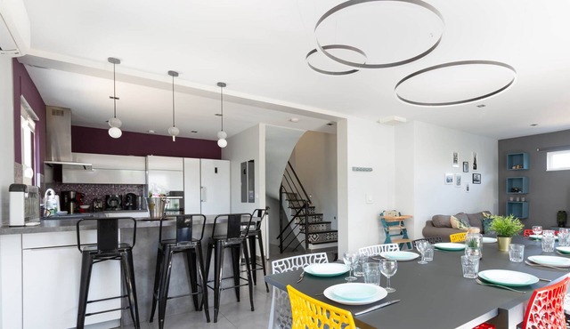 Villa 250m² with private spa, barbecue, table football
