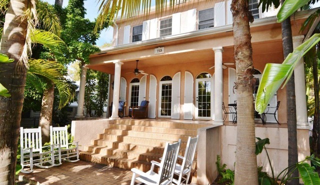 Villa 3 Bdrms/3 baths/close to everything/off st prking/Old Town/20%off Aug/Sept