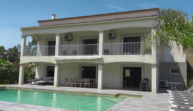Villa 300m2 Avec Piscine Chauffée Proche Ajaccio et Porticcio