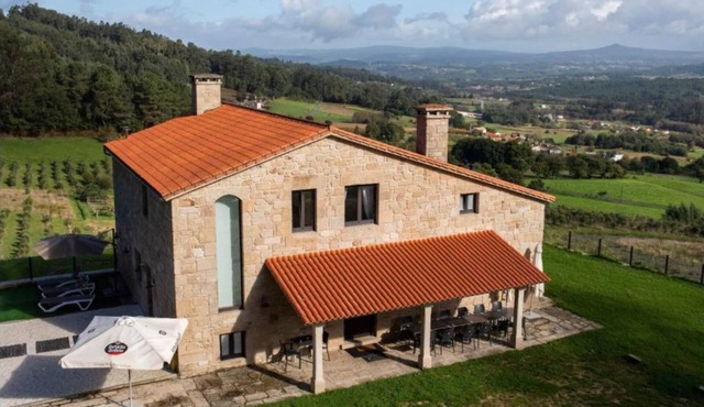 Villa - 5 Bedrooms with WiFi - 7841