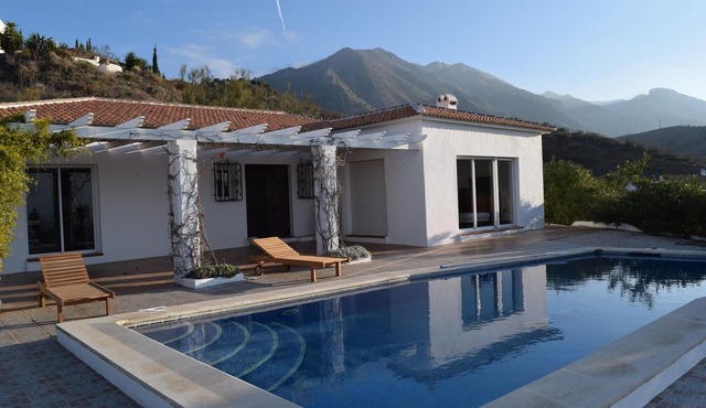 Villa (6 + 2) privacy, good access, near the S. Tejada N. P., 20 min from sea