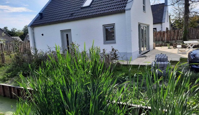 Villa 6, 5km from the beach, swimming pool, playground.