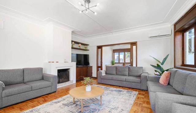 Villa 7BR/7BA with Pool & Backyard Prime Location!
