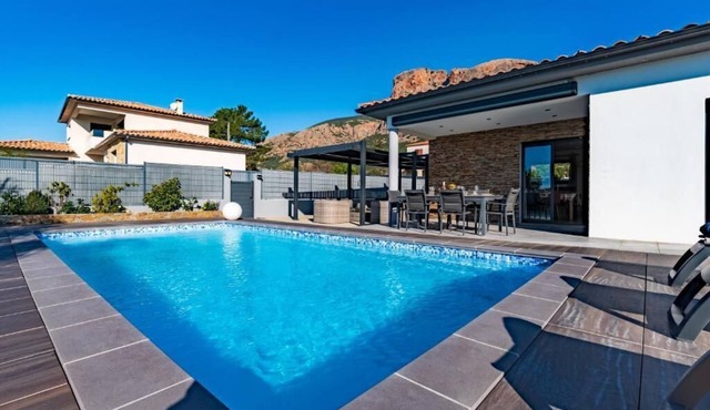 Villa 8 People with Private Pool