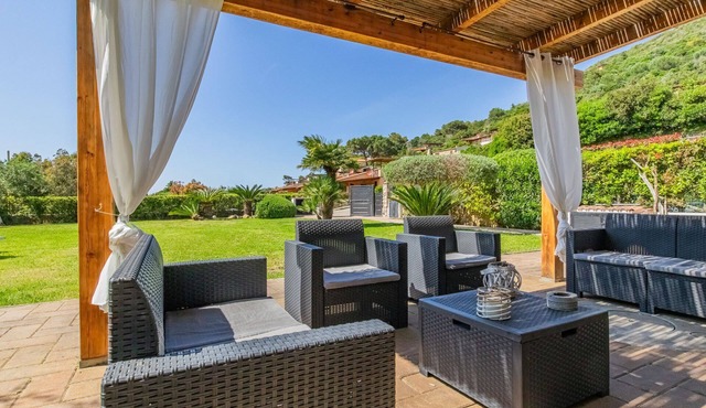 Villa a few steps from the sea