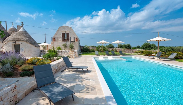 Villa "Acres Itria" with Private Pool, Wi-Fi & Air Conditioning