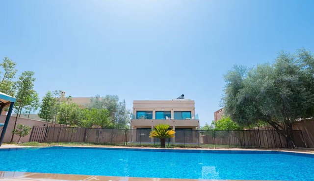 Villa Adam Luxe Marrakech, 5 Suites, Large Private Pool, sleeps 11