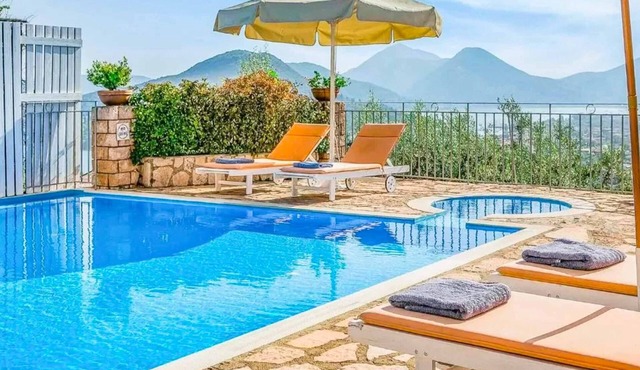 Villa Adriani - Two Bedroom Villa, Sleeps 4