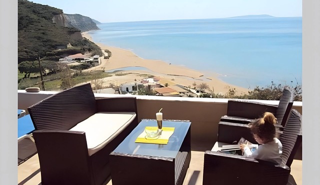 Villa 'Adriatica' with Sea View, Wi-Fi and Air Conditioning