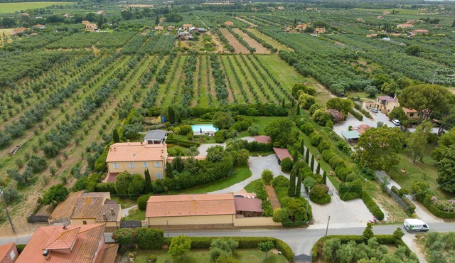 Villa 'Agnese 3 Villetta Con Giardino' with Private Terrace, Shared Garden and Wi-Fi