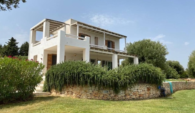 Villa Agosto, attractive villa with sea view, pool, air conditioning