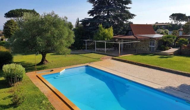 Villa al Circeo con ampio giardino e piscina per una vacanza in totale relax