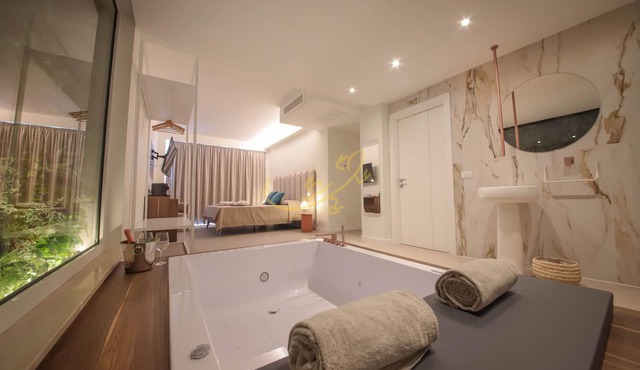 Villa Alberobbè - Six Bedroom Villa, Sleeps 12