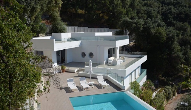 Villa ALGEOS between sky and crystal clear sea