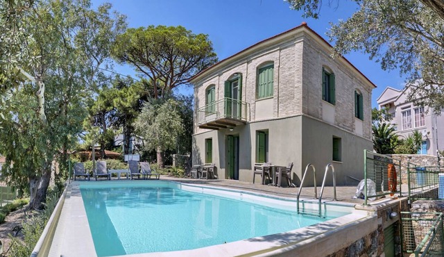 Villa Amphora - Three Bedroom Villa, Sleeps 6