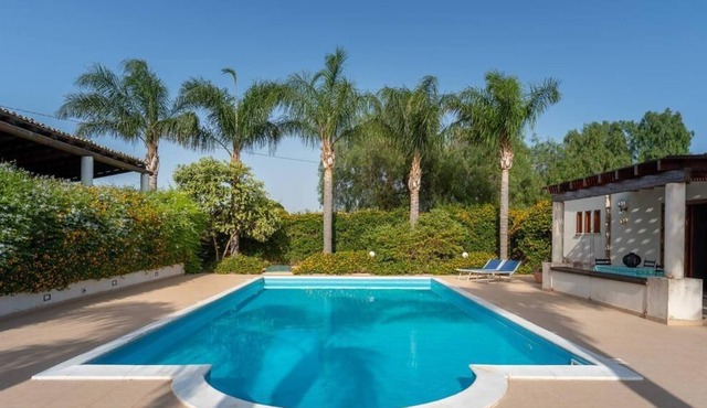 Villa Amurusanza- poolside guest house